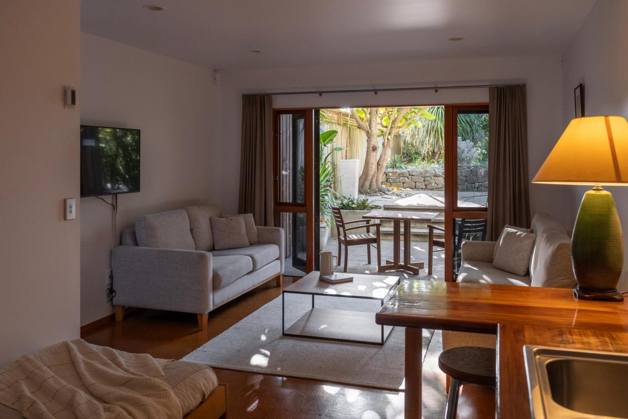 Bow Street Apartments & Cottage Raglan Eksteriør billede